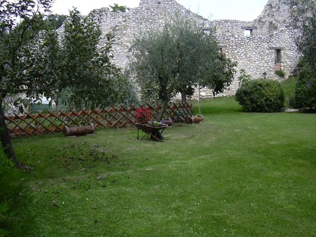 Agriturismo San Giovanni Ad Insulam Isola del Gran Sasso dʼItalia Exterior foto
